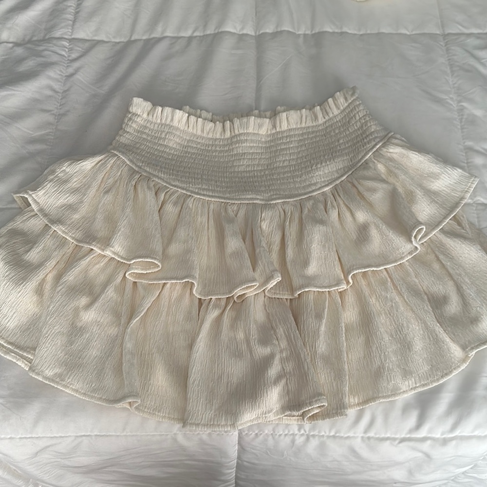 Vici 3-tiered cream colored skirt with stretch panel waist